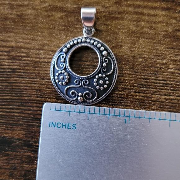 Sterling silver floral pendant - Picture 1 of 4